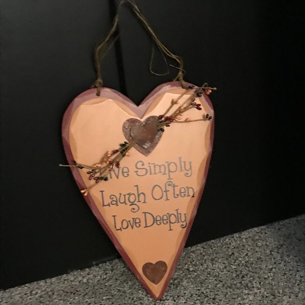 Primitive Style Wooden Heart Cutout Wall Decor